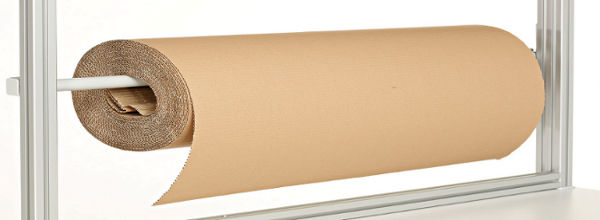 Rollenhalter oberhalb des Packtisches