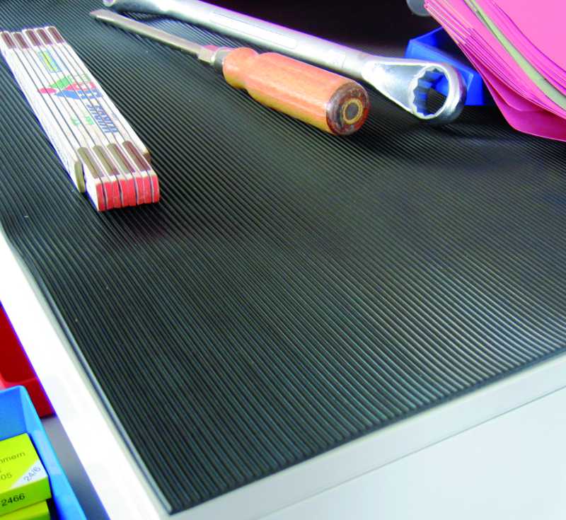 508-0023 Pavoy Riffelgummi-Matte für Schrankabdeckung - 715x600 mm - Für optimale Büroorganisation