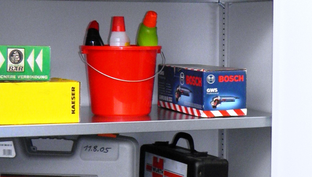 zusätzlicher verzinkter Stahlboden für 1/2 B1500 Stahl-Schiebetürenschränke