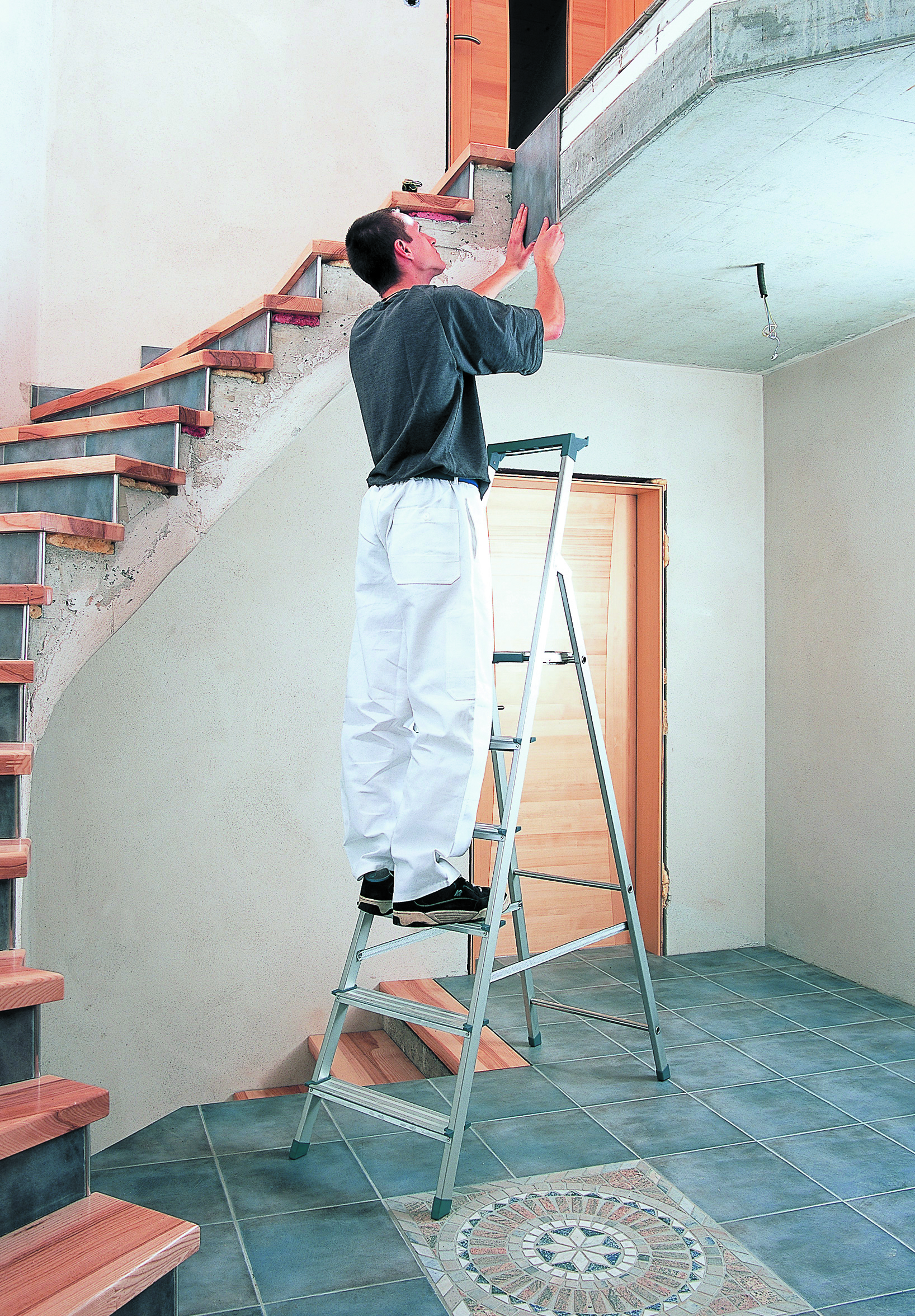 706-0921-926-00_S626 ALU-Stufen-Stehleiter mit Ablageschale