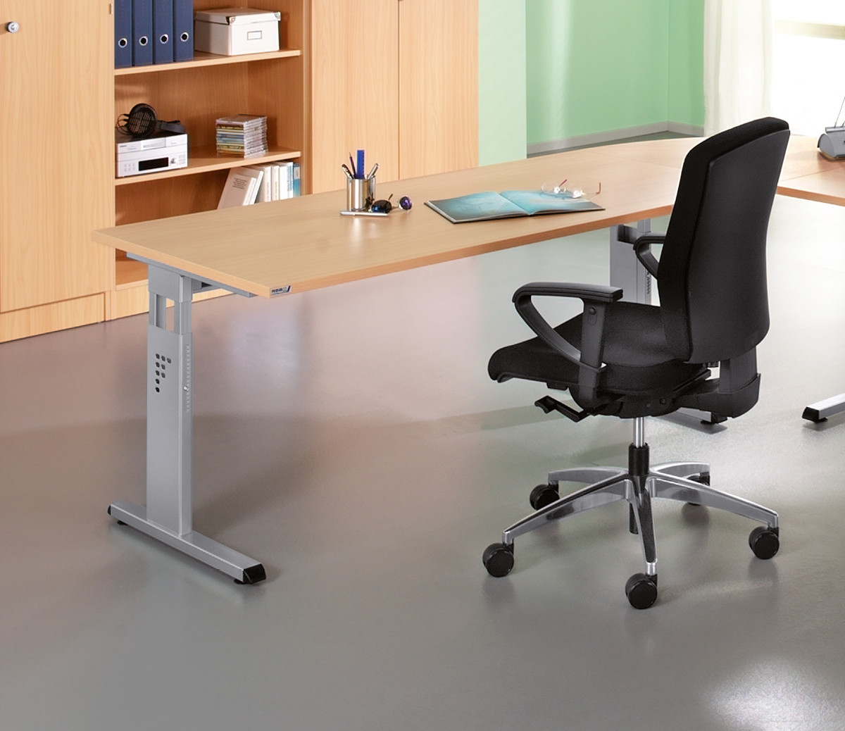 schreibtisch-hammerbacher-orgafix-ch0NeQkt0YxdzRq Winkel-Schreibtisch orgafix-CH